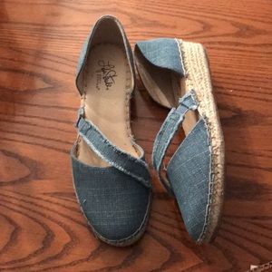 LifeStride denim espadrilles nwot